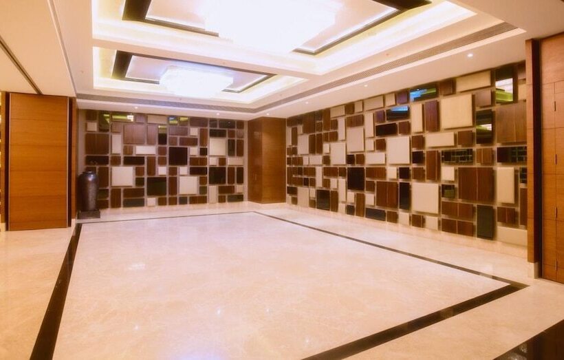 ホテル Satkar Grande