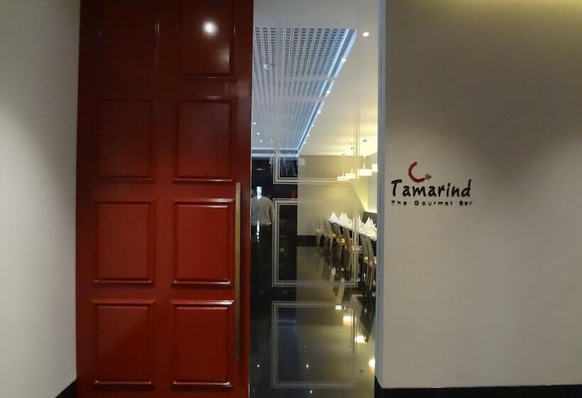 ホテル Satkar Grande