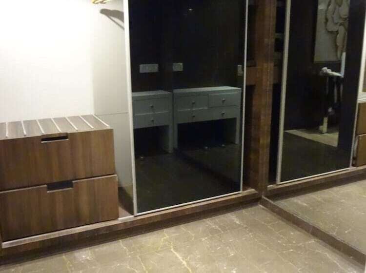 ホテル Satkar Grande