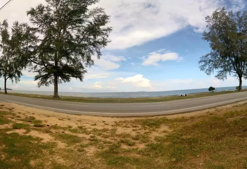 Hotelli Semarak Beach Inn