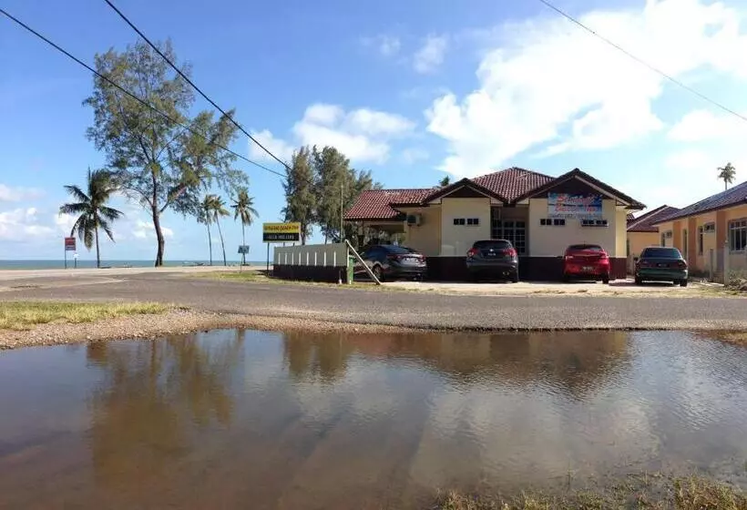 Hotelli Semarak Beach Inn