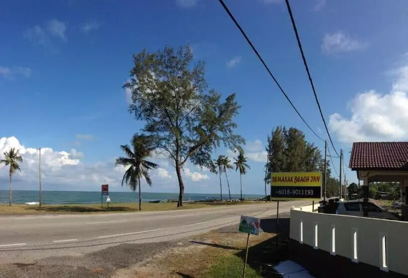 Hotelli Semarak Beach Inn