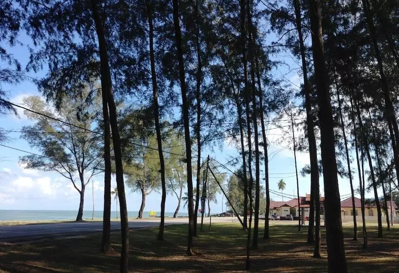 Hotelli Semarak Beach Inn