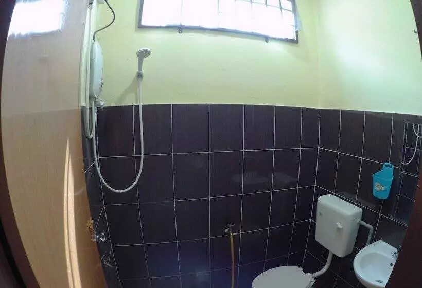 Hotelli Semarak Beach Inn