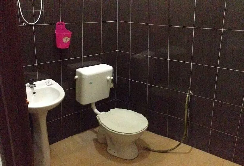 Hotelli Semarak Beach Inn