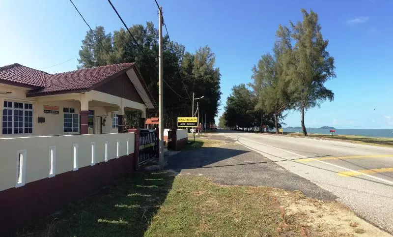 Hotelli Semarak Beach Inn