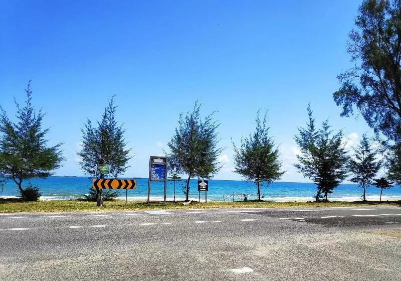 Hotelli Semarak Beach Inn