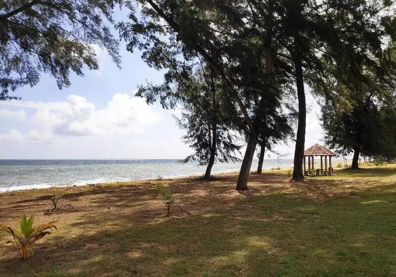 Hotelli Semarak Beach Inn