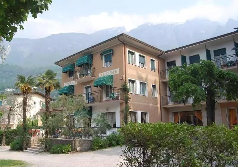 هتل Stella Alpina