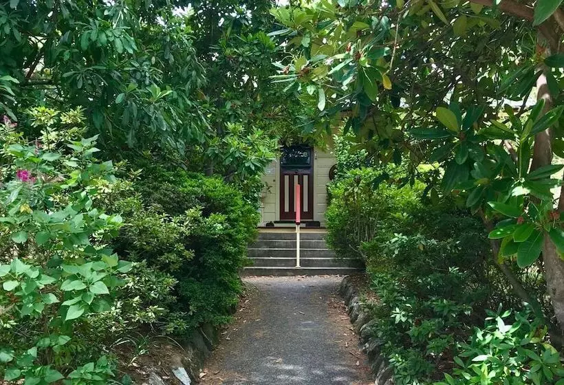 Hotel The Chalet Guesthouse And Studio