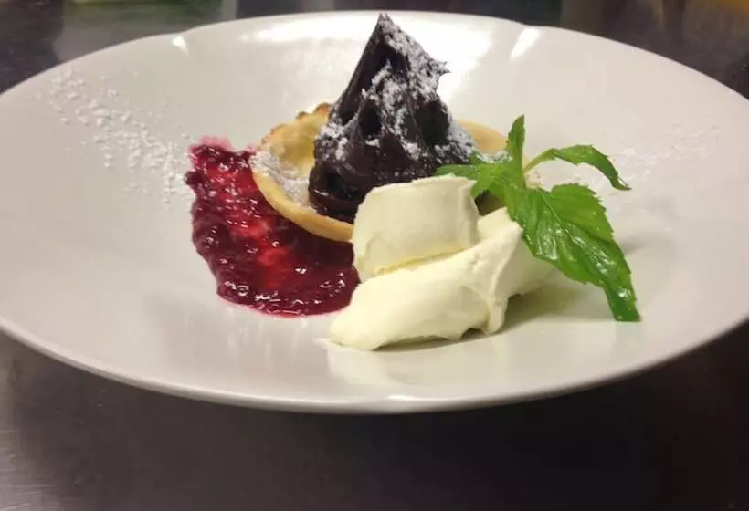 Hotel The Chalet Guesthouse And Studio