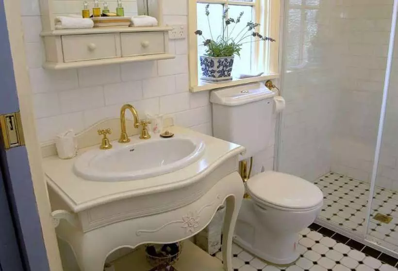 Hotel The Chalet Guesthouse And Studio