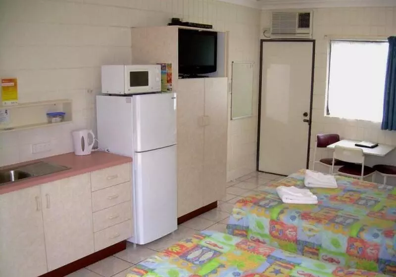 Отель Tropical Palms Resort & 4wd Hire