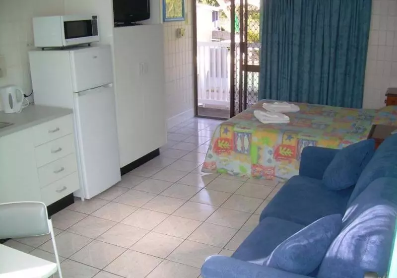 Отель Tropical Palms Resort & 4wd Hire