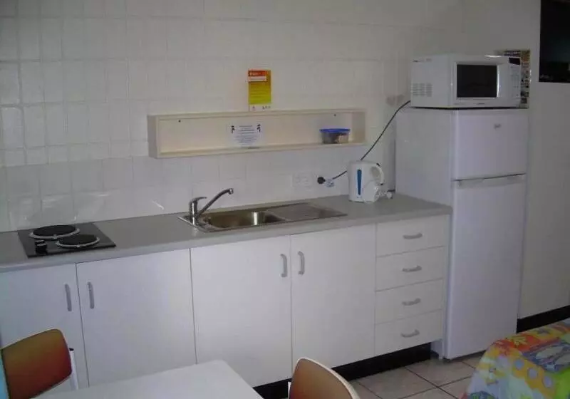 Отель Tropical Palms Resort & 4wd Hire