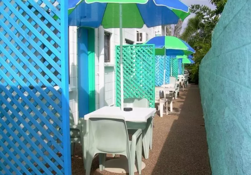 Отель Tropical Palms Resort & 4wd Hire