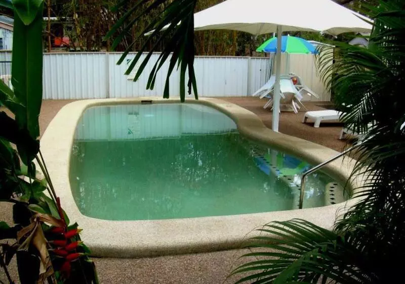 Отель Tropical Palms Resort & 4wd Hire