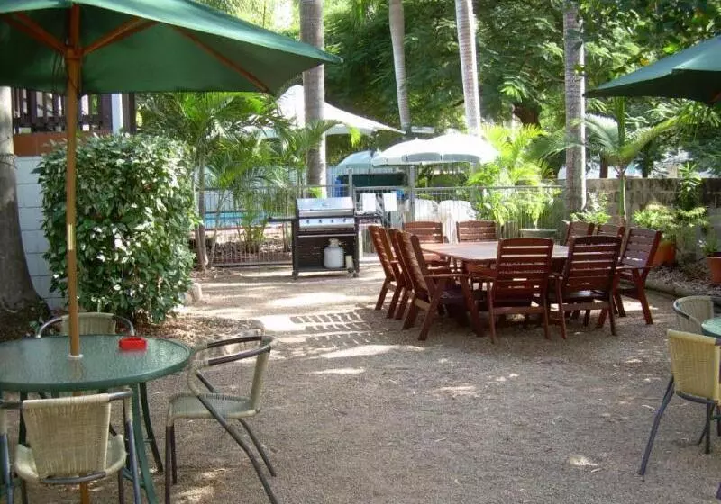 Отель Tropical Palms Resort & 4wd Hire