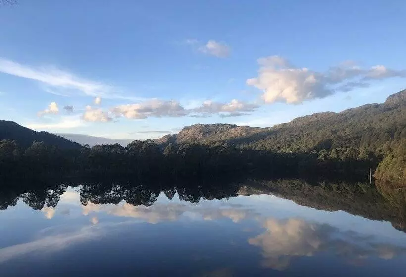 Отель Tullah Lakeside Lodge