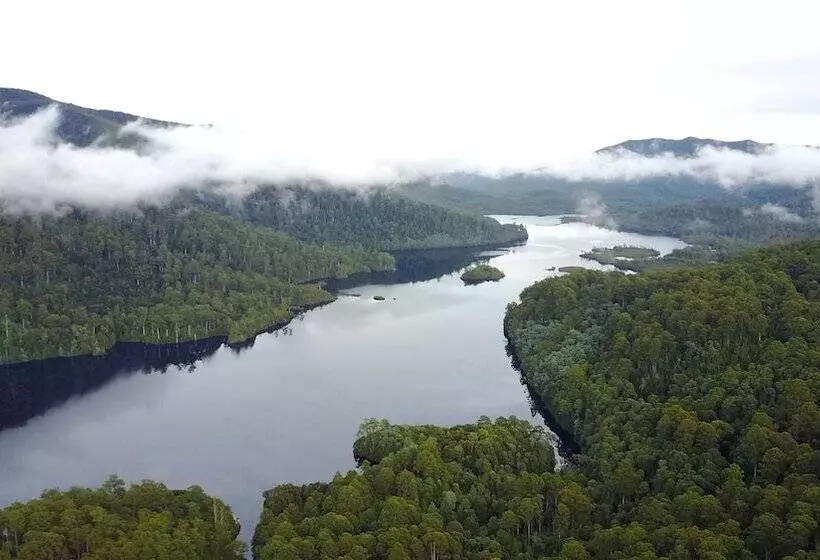 Отель Tullah Lakeside Lodge