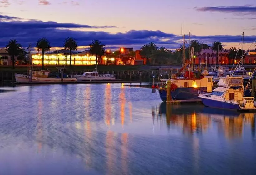 モーテル Senator Motor Inn