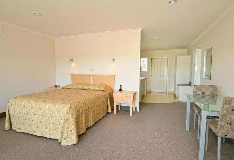 モーテル Senator Motor Inn