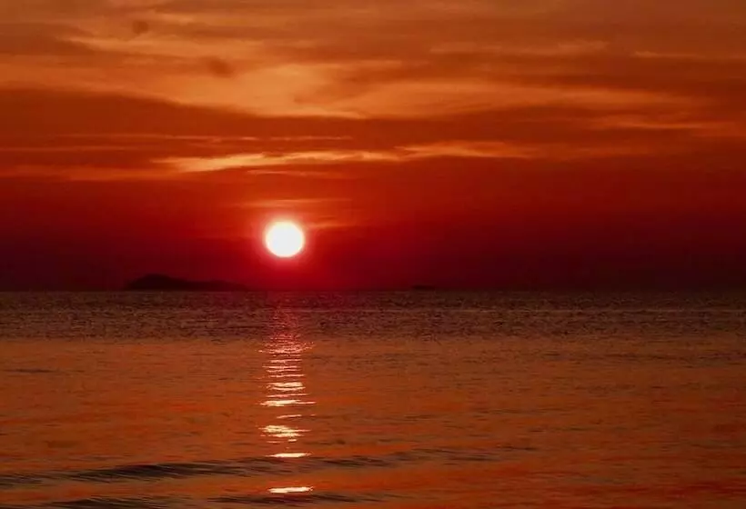 Sibaja Palms Sunset Beach Apartment