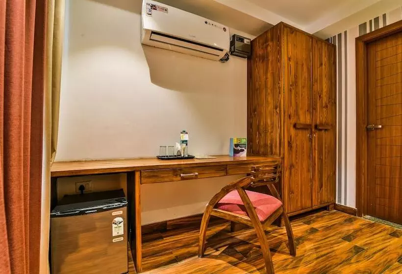 Fabhotel Comfort Dome Sector 45