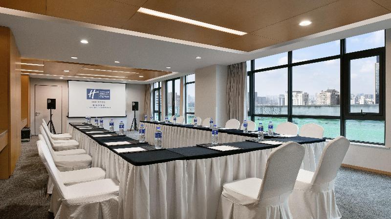 בית מלון כפרי Holiday Inn Express Chengdu Huanhuaxi, An Ihg