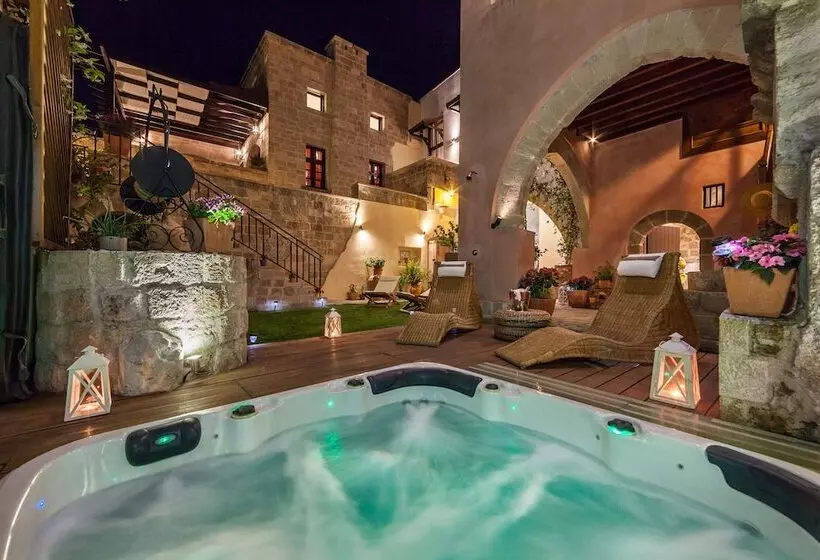 ホテル In Camera Art Boutique