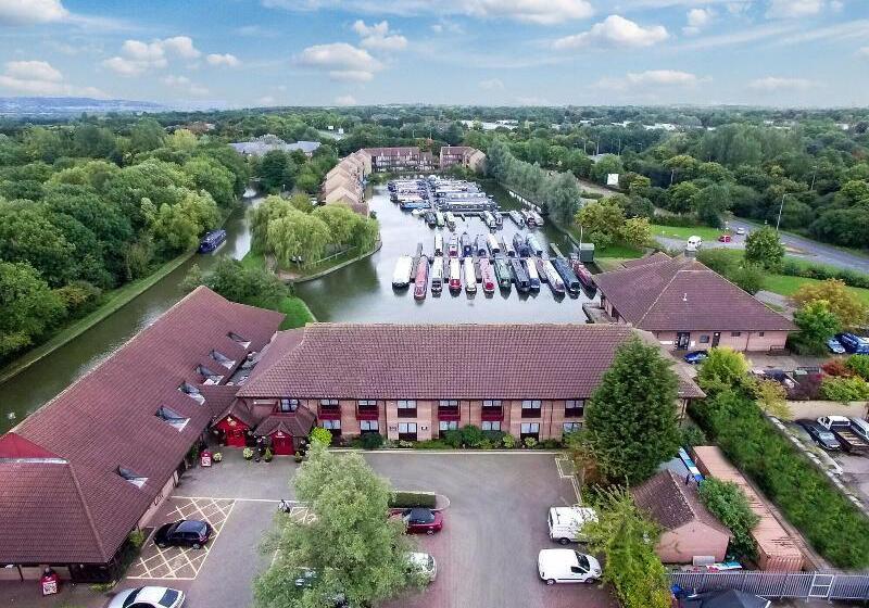 Отель Peartree Lodge Waterside