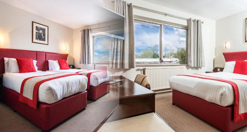 Отель Peartree Lodge Waterside