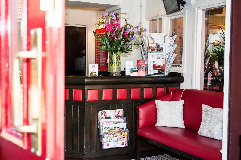 Отель Peartree Lodge Waterside