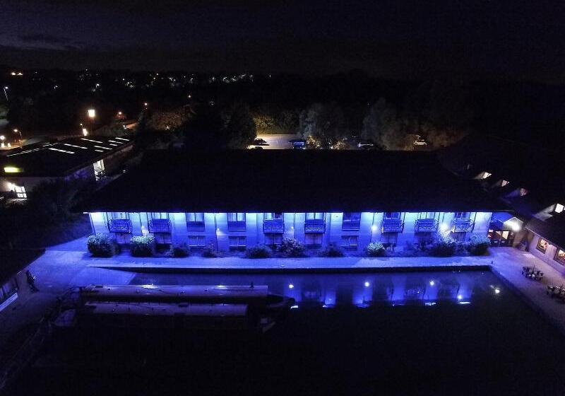 Отель Peartree Lodge Waterside