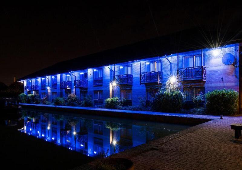 Отель Peartree Lodge Waterside