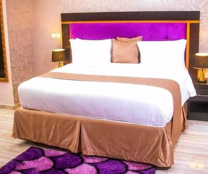 Sparklyn Hotels & Suites