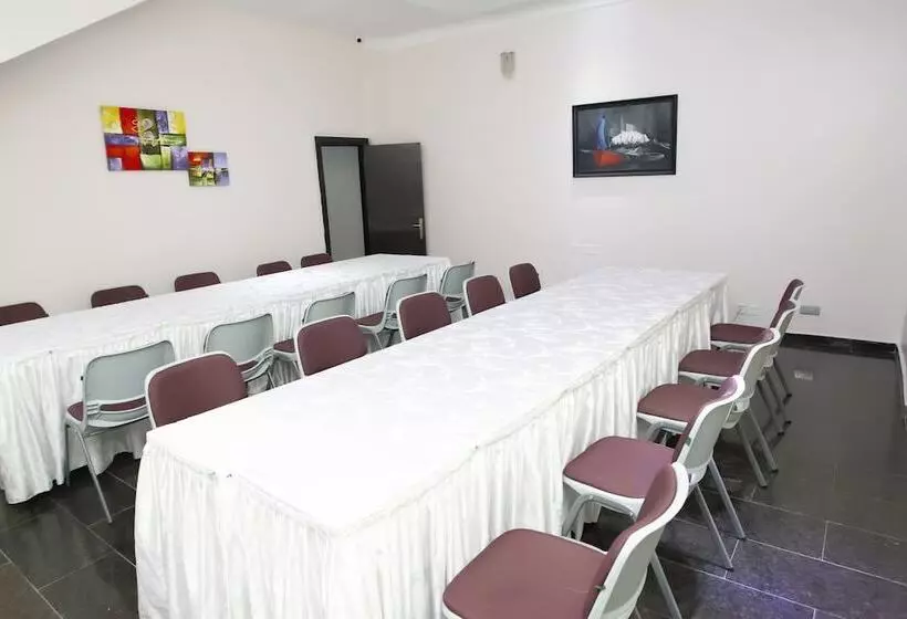 Sparklyn Hotels & Suites