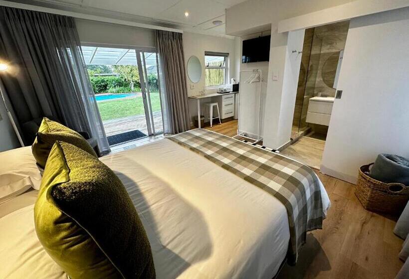 פנסיון Whispering Oaks Guest House