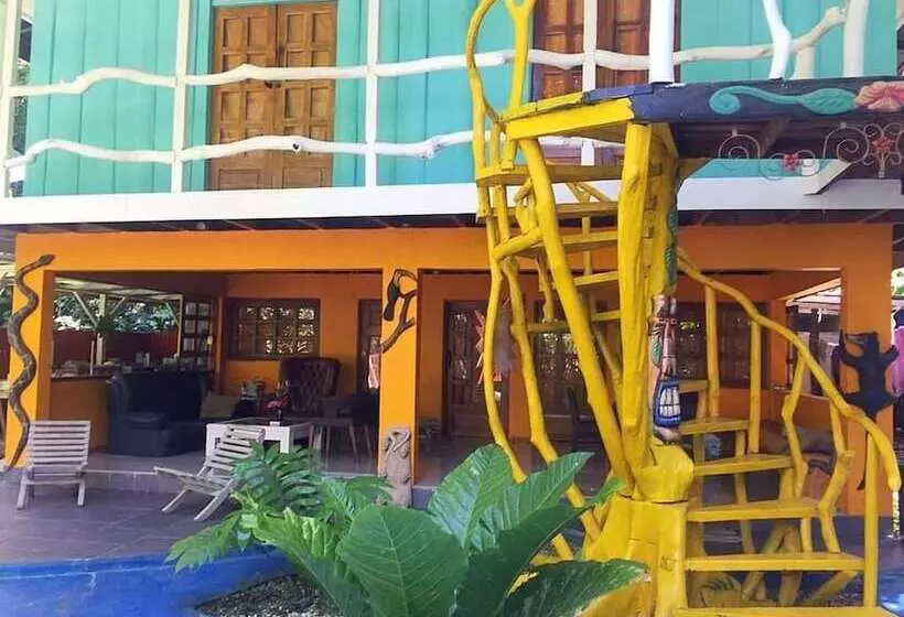 Hotelli Madre Selva Jungle Hostel