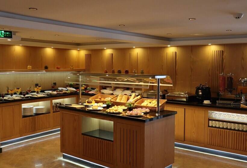 هتل Days Inn By Wyndham Istanbul Arnavutkoy