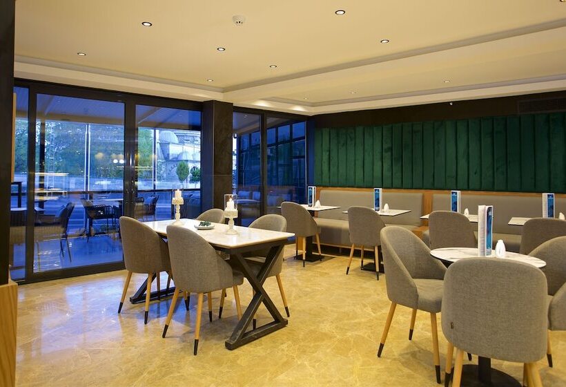 هتل Days Inn By Wyndham Istanbul Arnavutkoy