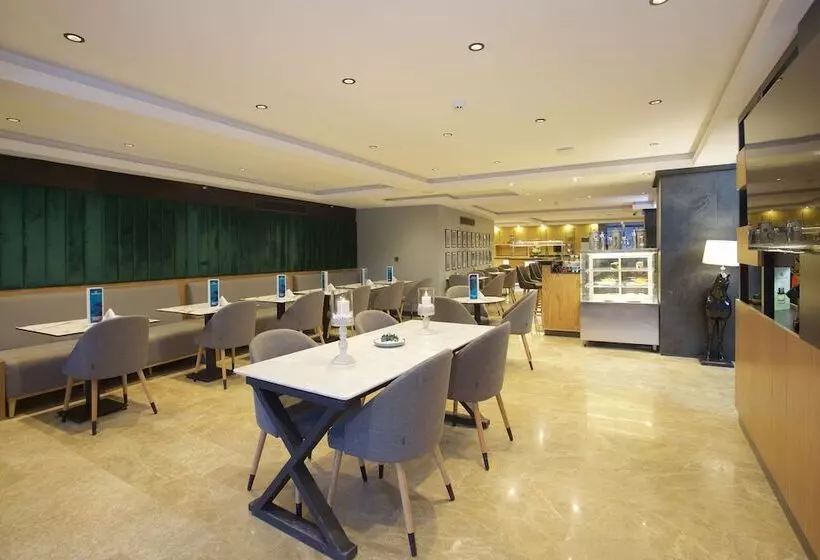 ホテル Days Inn By Wyndham Istanbul Arnavutkoy