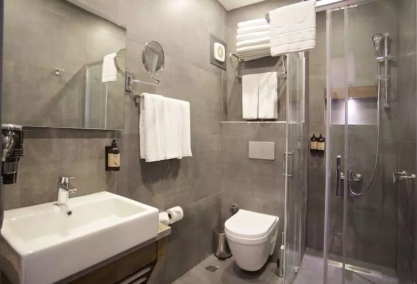 ホテル Days Inn By Wyndham Istanbul Arnavutkoy