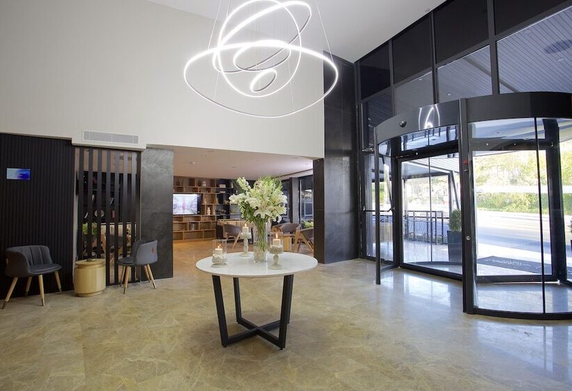 هتل Days Inn By Wyndham Istanbul Arnavutkoy