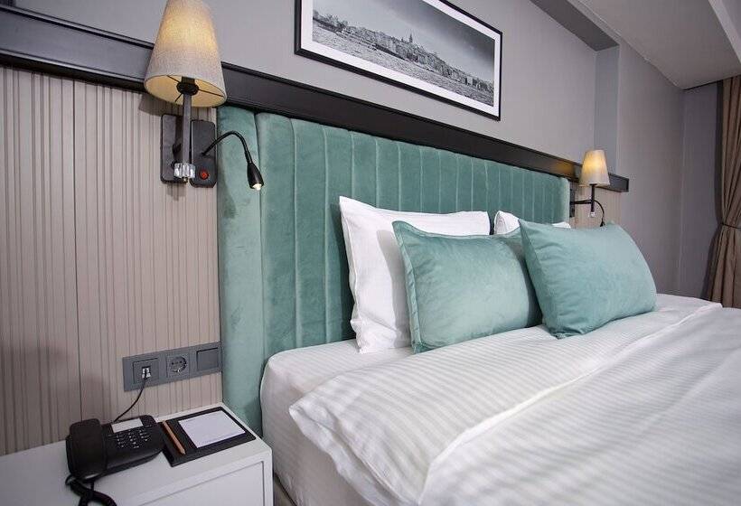 هتل Days Inn By Wyndham Istanbul Arnavutkoy