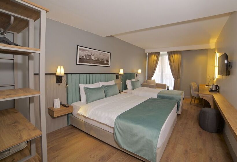 هتل Days Inn By Wyndham Istanbul Arnavutkoy