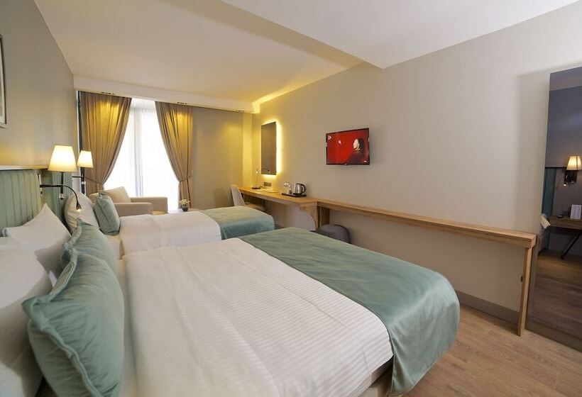 هتل Days Inn By Wyndham Istanbul Arnavutkoy