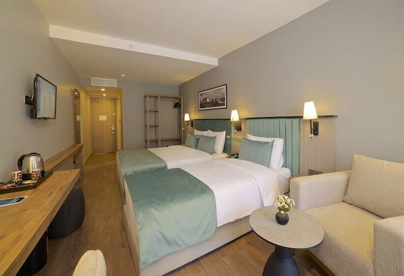 هتل Days Inn By Wyndham Istanbul Arnavutkoy
