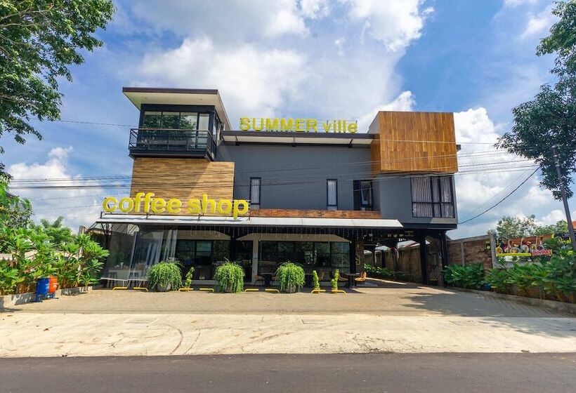 Summerville Hotel & Coffee Shop