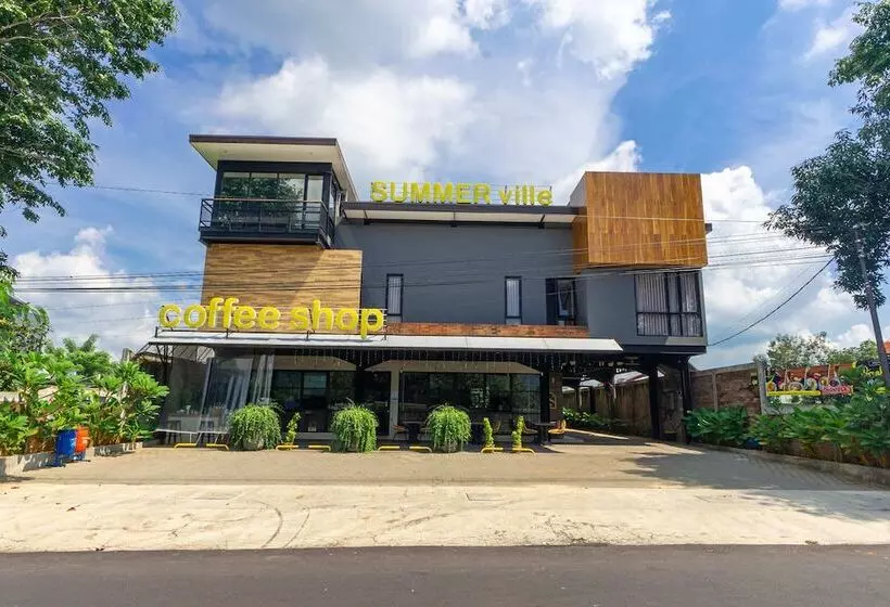 Summerville Hotel & Coffee Shop